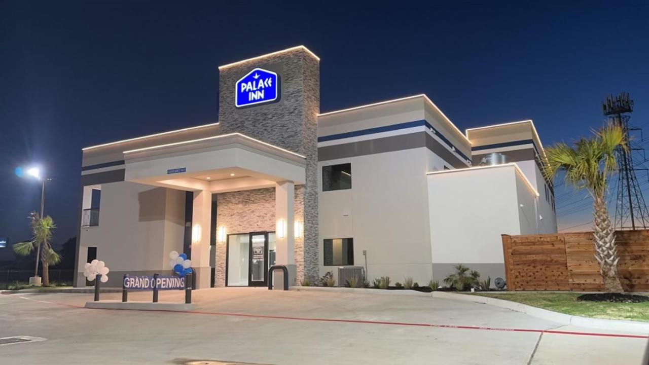 Palace Inn Blue Jones Road & FM1960 — photo 1
