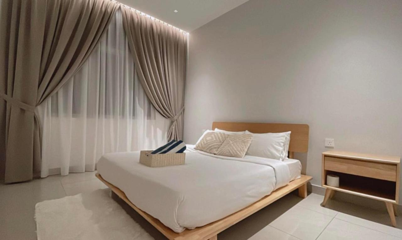 SKS Habitat Terminal bus Netflix JCHome By MWM - 2