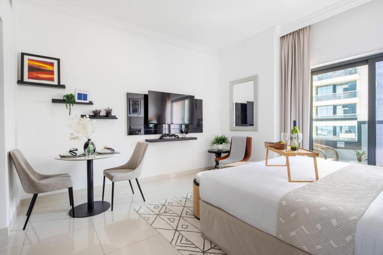 Frank Porter - Capital Bay Tower B - 2