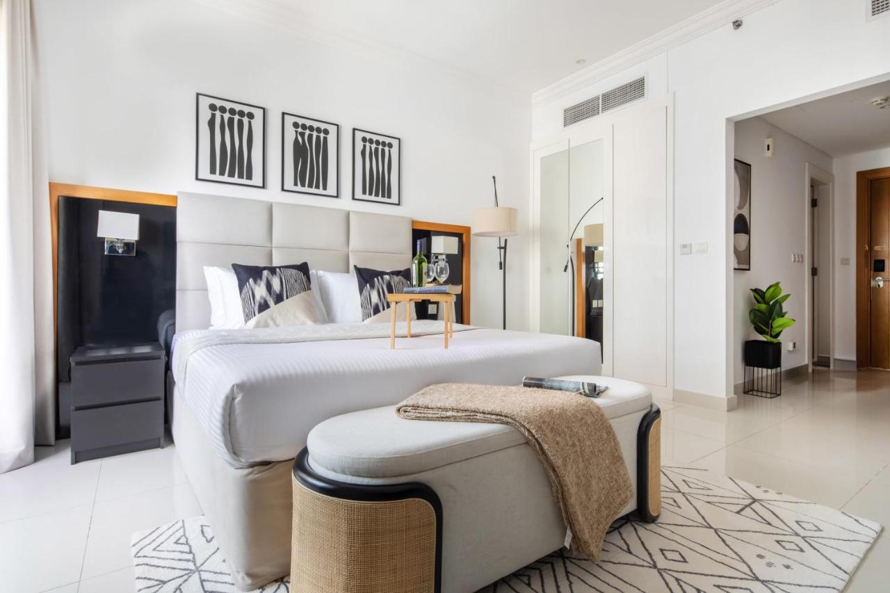 Frank Porter - Capital Bay Tower B - 3