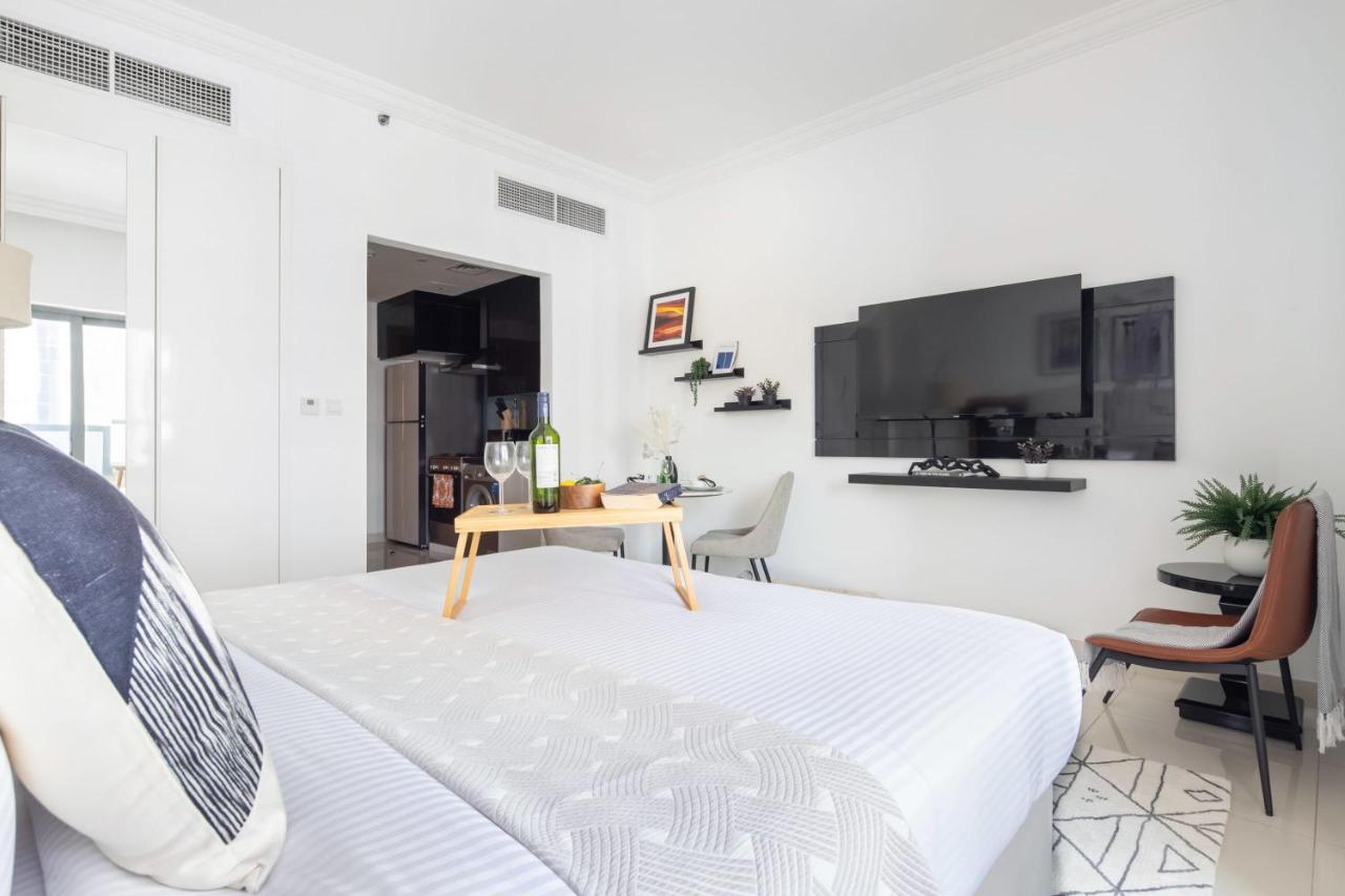 Frank Porter - Capital Bay Tower B - 4