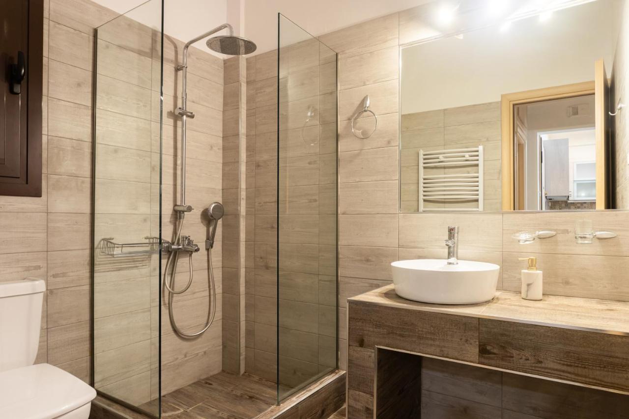 Nicholas Point Apartments and Rooms - 3