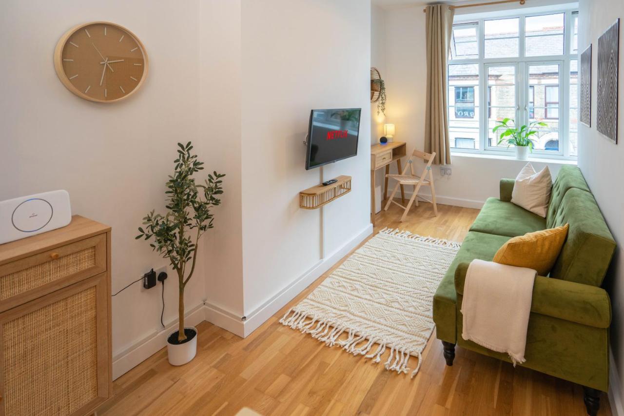 Boho Style - KING BED, Central, Super FAST Wi-Fi - 5