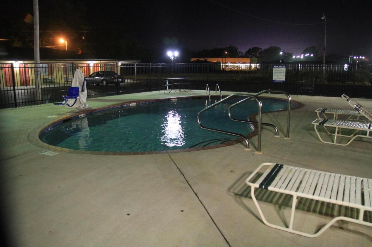 Holiday Terrace Motel — photo 13