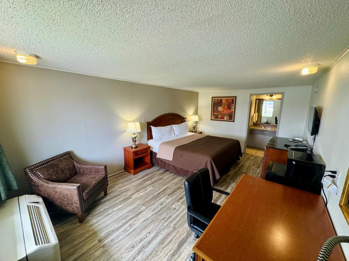 Knights Inn Davenport — photo 18