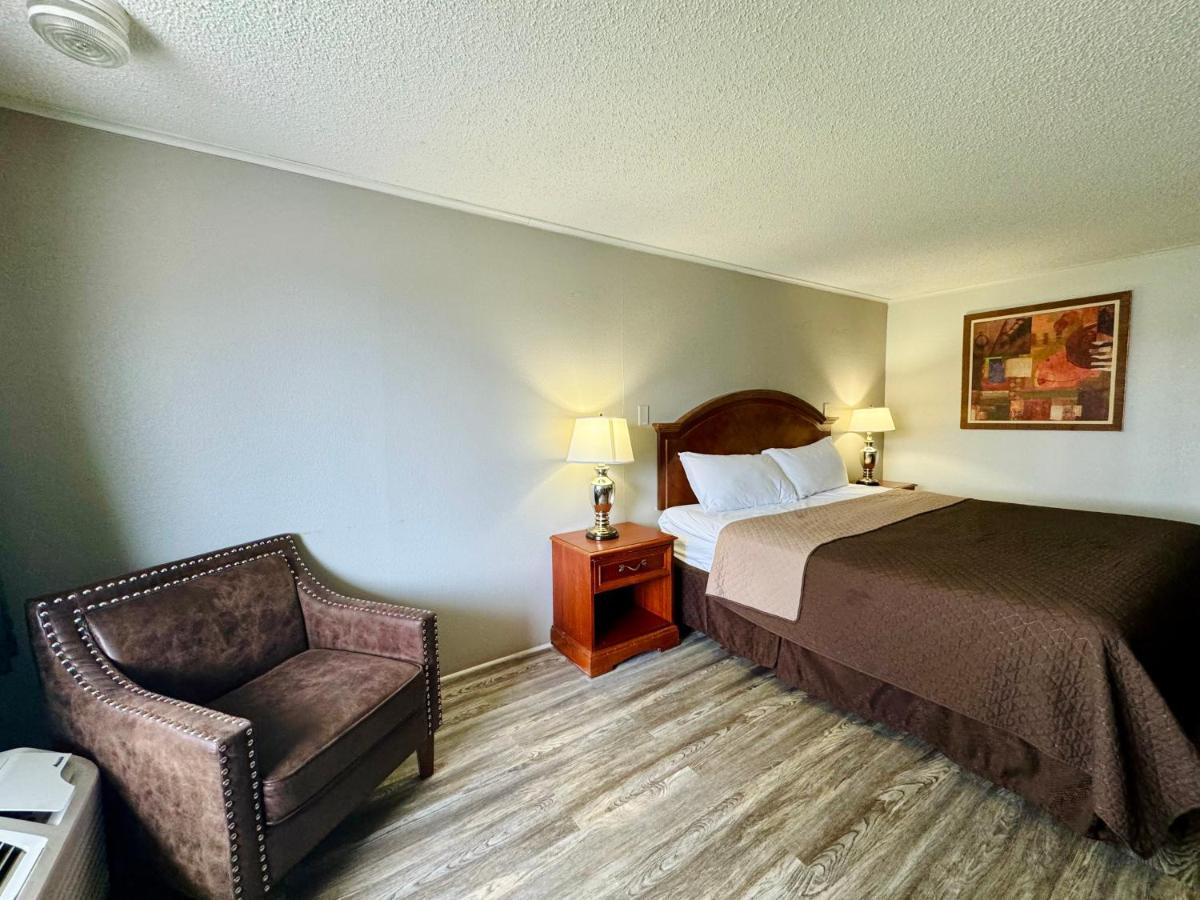Knights Inn Davenport — photo 15