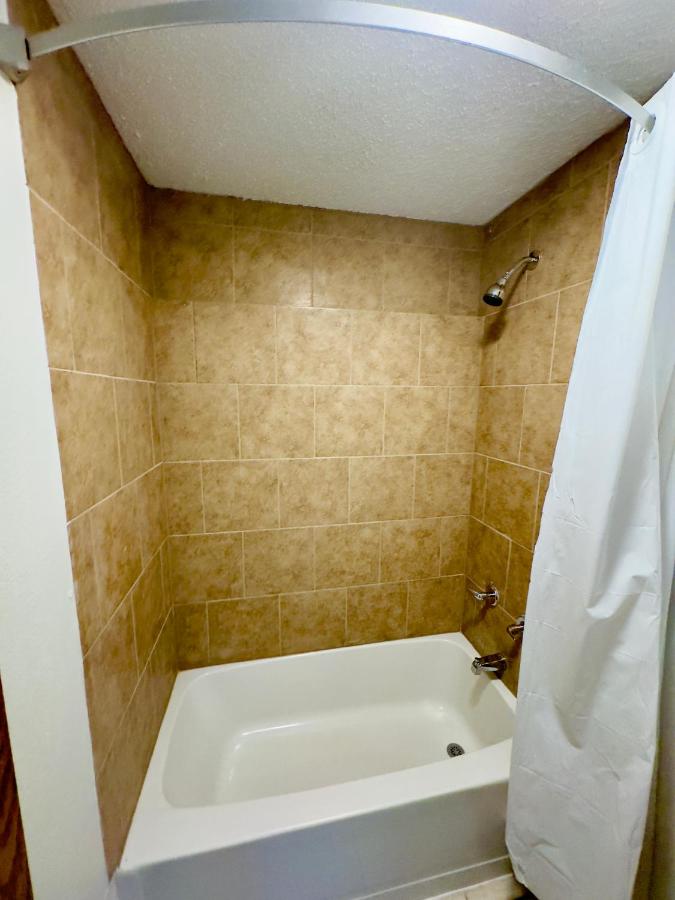Knights Inn Davenport — photo 17