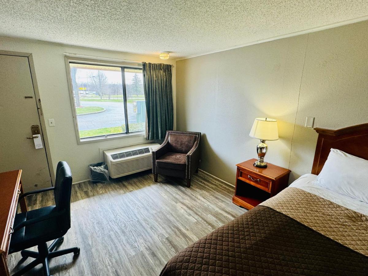 Knights Inn Davenport — photo 19