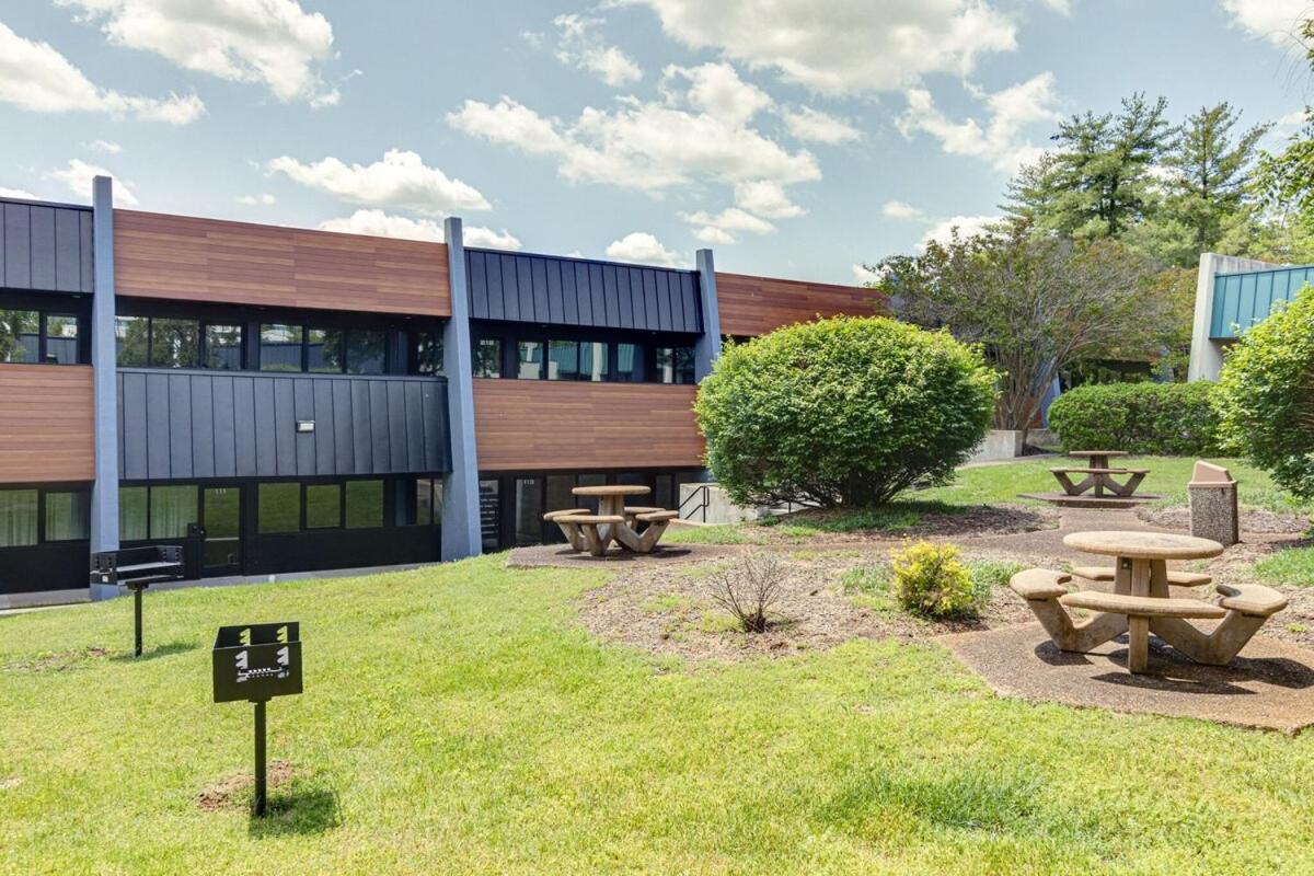 Studio with 2 Queen Beds 7 mins to DT - 3