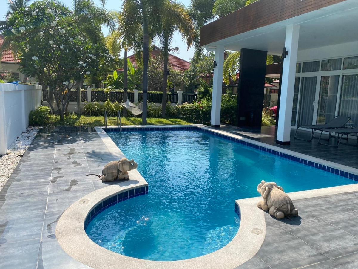 Pool Villa Hua Hin Nong Kae near Bluport just 4 mins drive 3 bed and ensuite bathroom less than 10 mins drive to the Hua Hin and Takiab beach