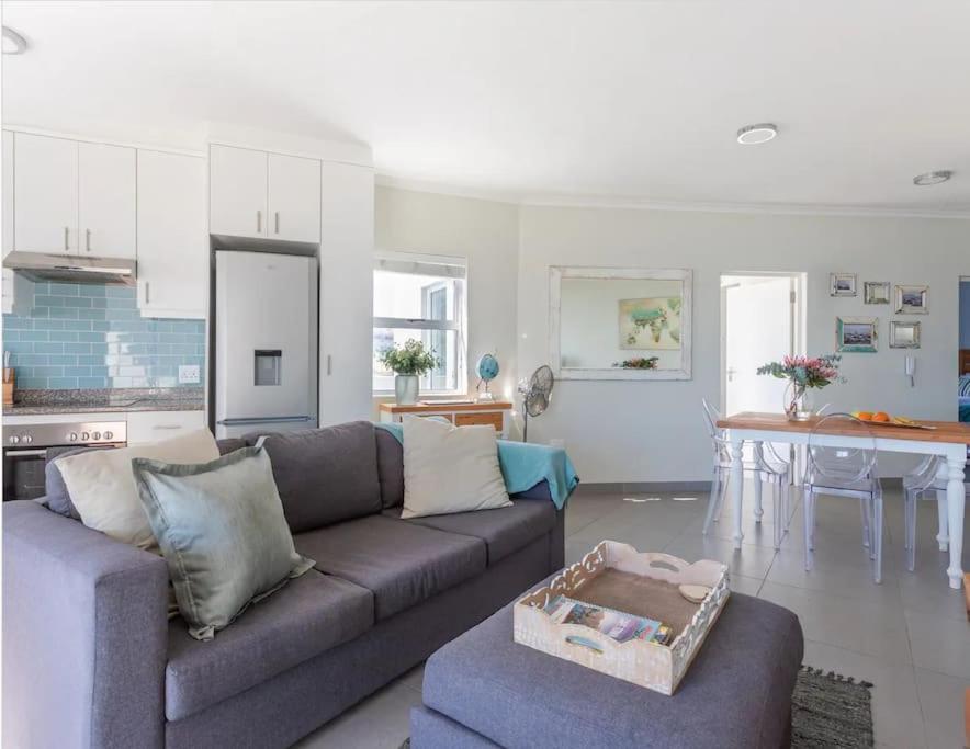 Bloubergstrand 2 Bedroom Beachfront Apartment - 4