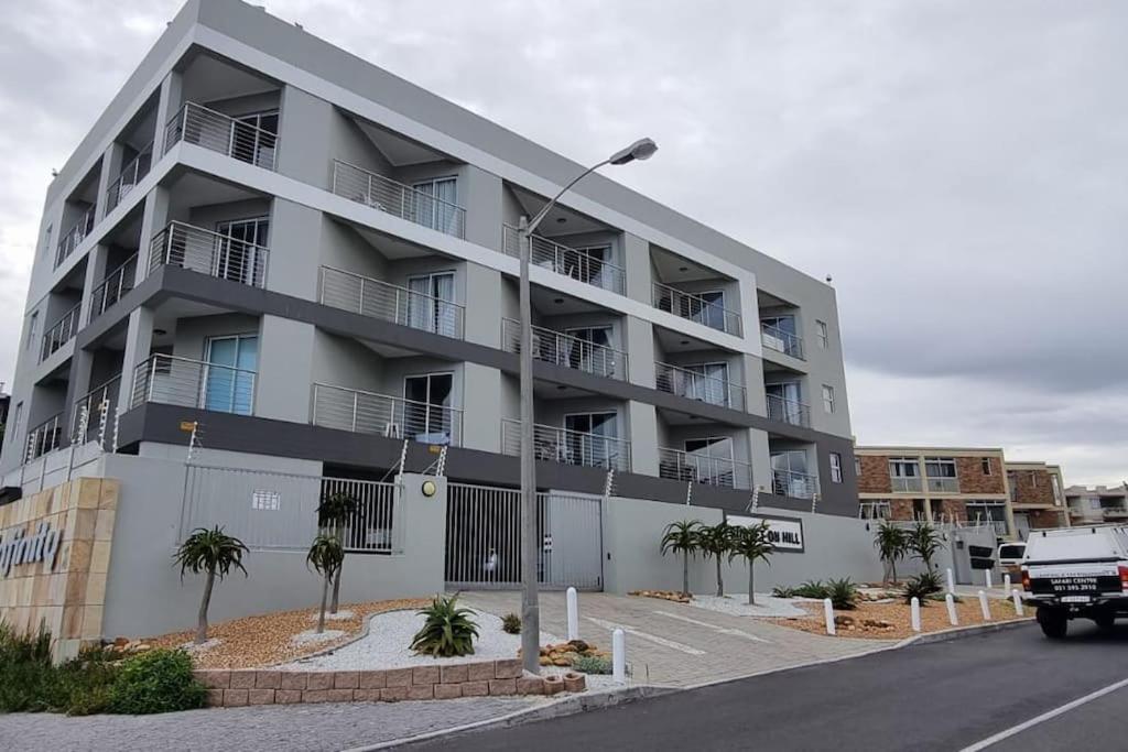 Bloubergstrand 2 Bedroom Beachfront Apartment - 3