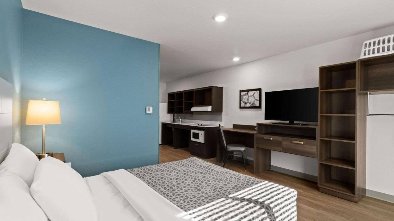 WoodSpring Suites Greeley — photo 13