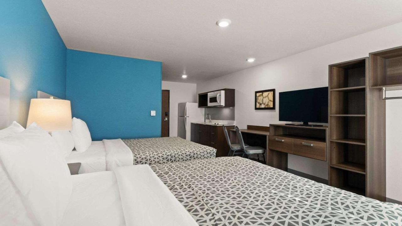 WoodSpring Suites Greeley — photo 15
