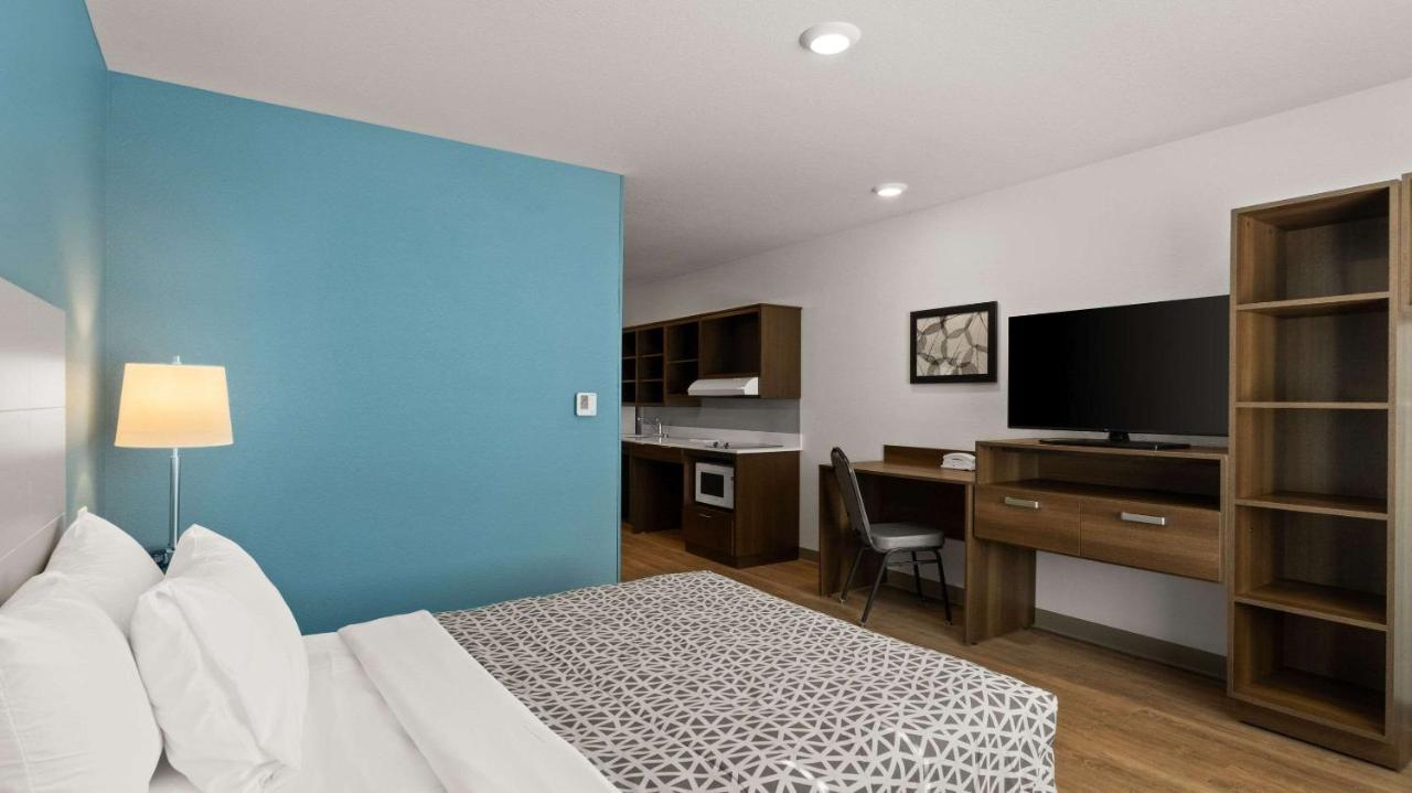 WoodSpring Suites Greeley — photo 19