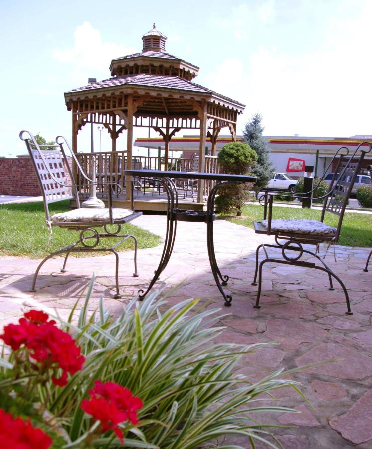 Country Hearth Inn & Suites Edwardsville — photo 23