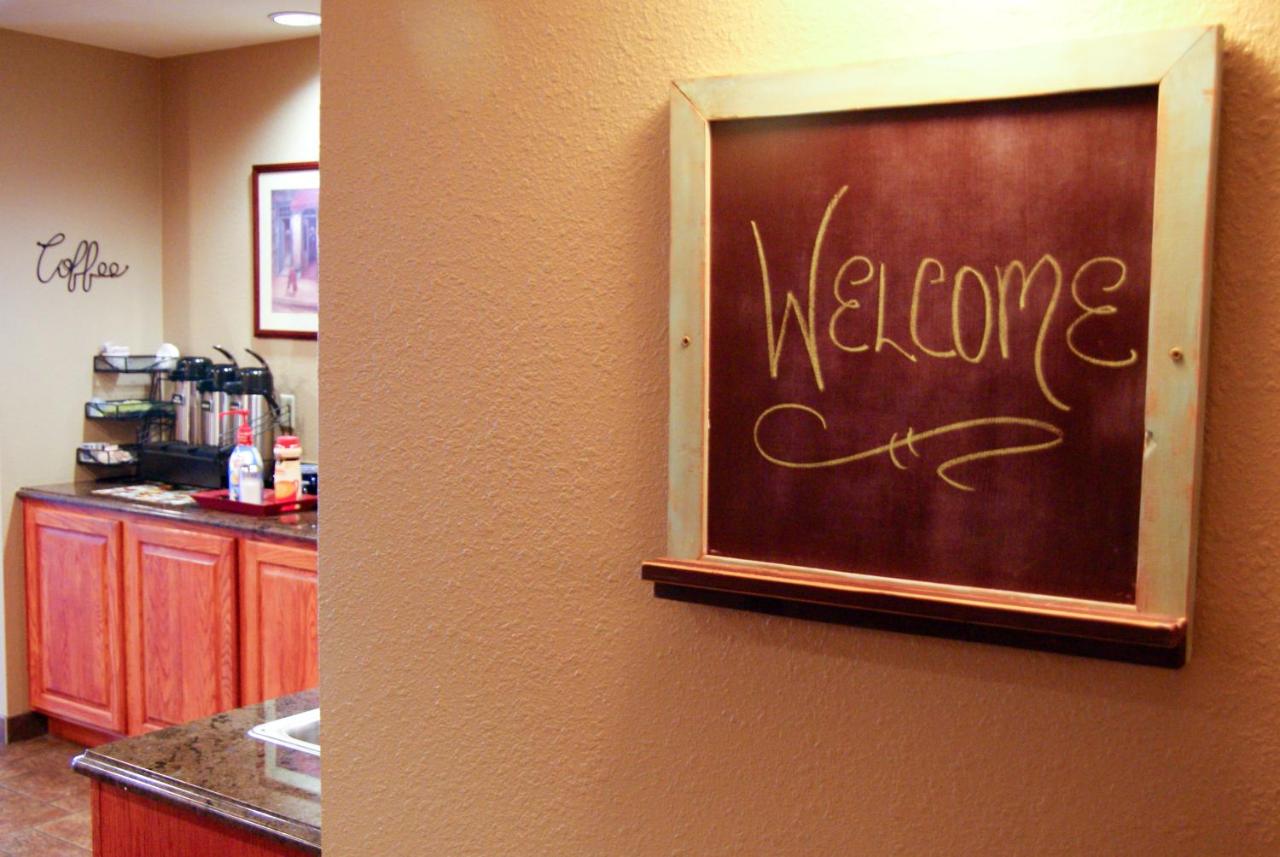 Country Hearth Inn & Suites Edwardsville — photo 22