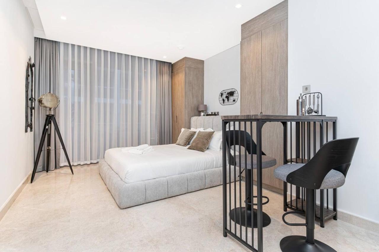 Designer Glam Studio Steps from Burj Khalifa - 2