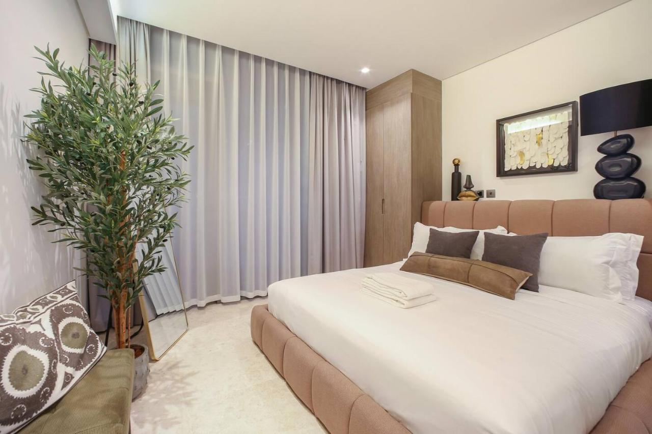 Voguish studio! Walk to Burj Khalifasleeps 3! - 2