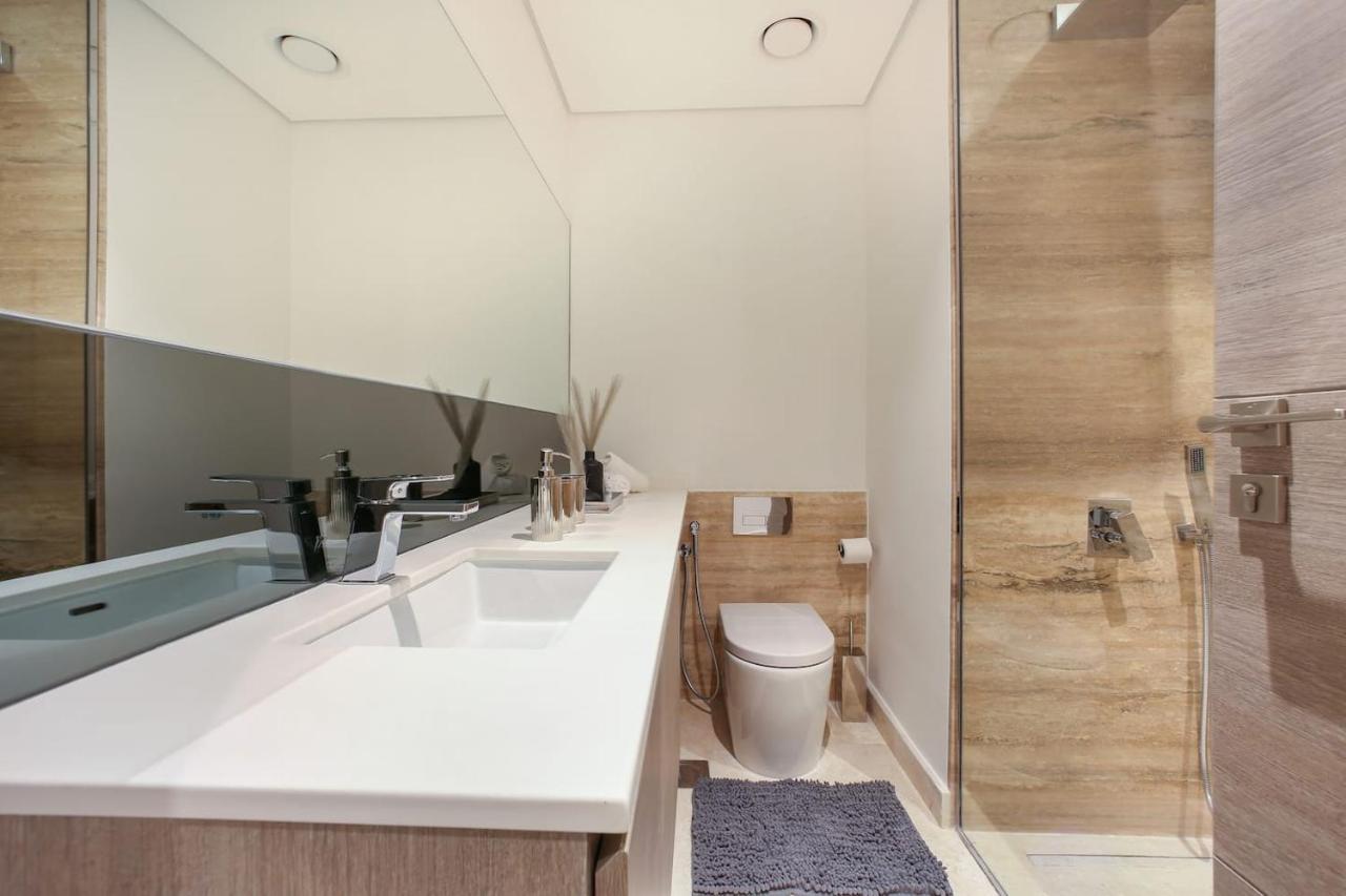 Voguish studio! Walk to Burj Khalifasleeps 3! - 3