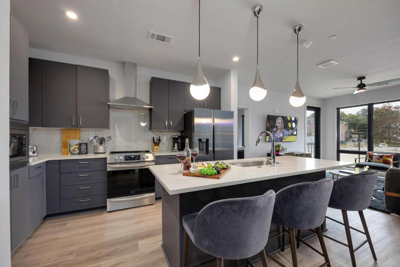 Dolly's Parton-non - Odyssey - Heart of Midtown - 5