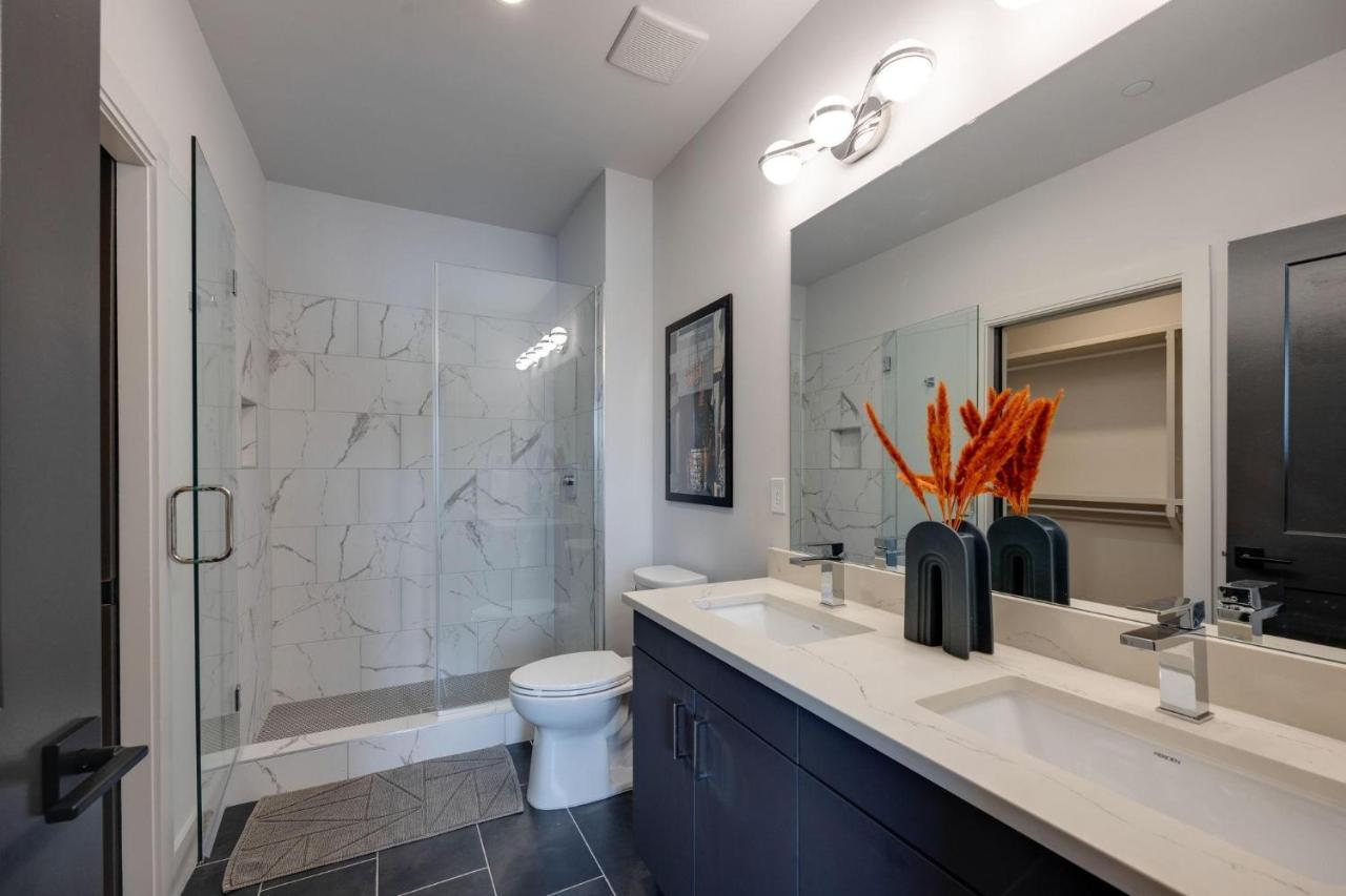 Dolly's Parton-non - Odyssey - Heart of Midtown - 3