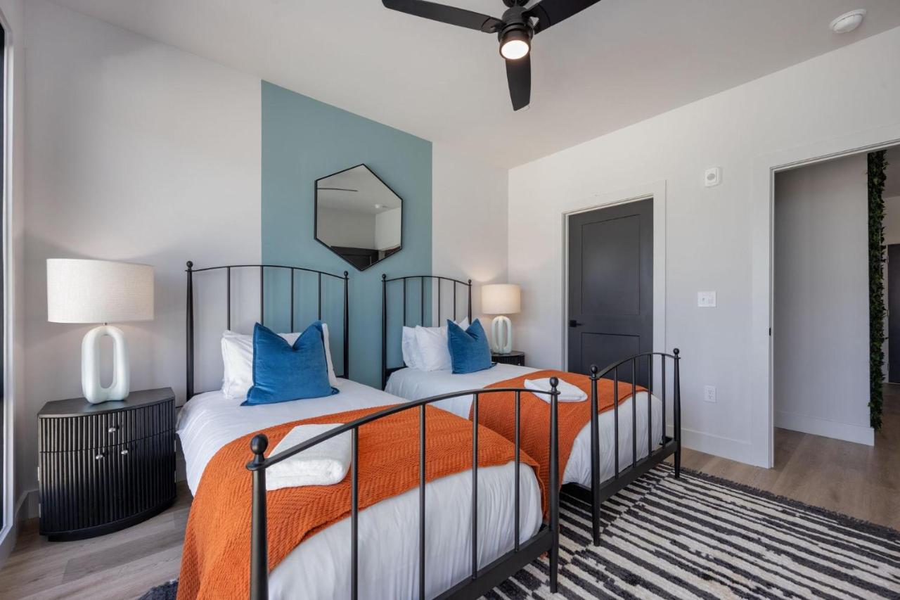 Penthouse Blues-Odyssey-Pool & Gym-Mins 2 Broadway - 2