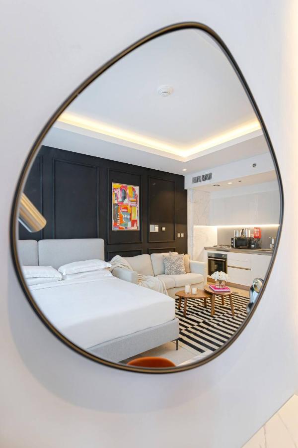 Luxurious Flat 3 Min to Burj Khalifa Sleeps 3 - 5