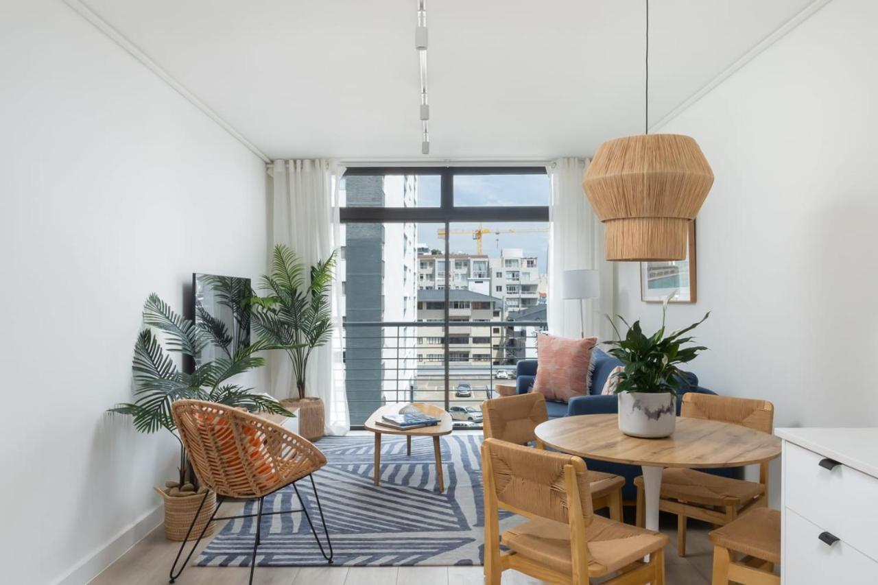 Heart Of Sea Point Mountain Views - 5