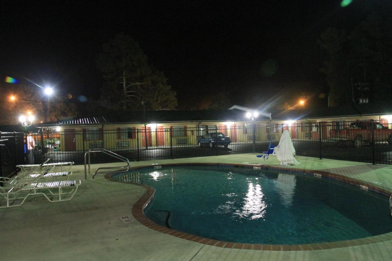 Holiday Terrace Motel — photo 20