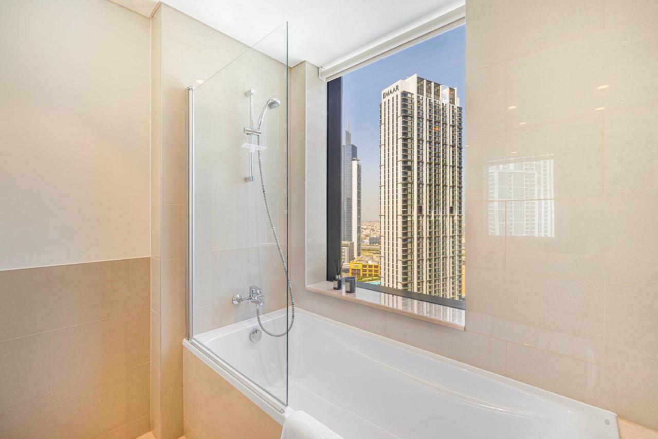 Daniels Luxe 3BR Downtown with Skyline View - 3