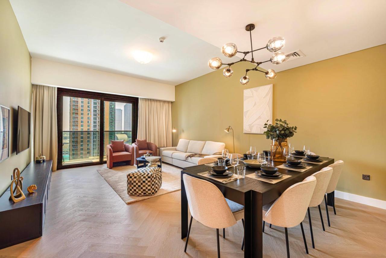 Daniels Luxe 3BR Downtown with Skyline View