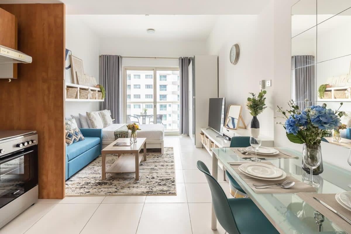 Frank Porter - Marina Views T1