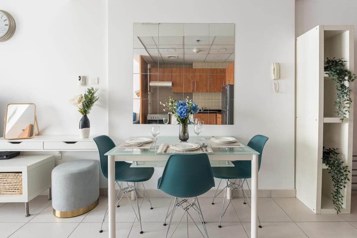 Frank Porter - Marina Views T1 - 4