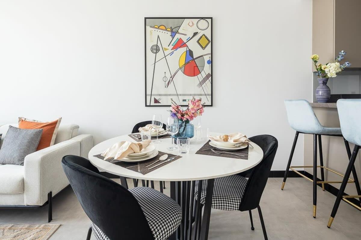 Frank Porter - 15 Northside Tower 2 - 5