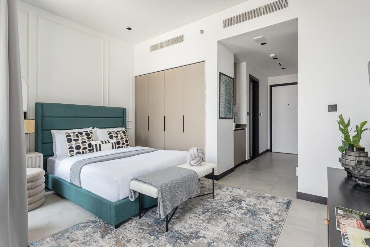 Frank Porter - 15 Northside Tower 1 - 3