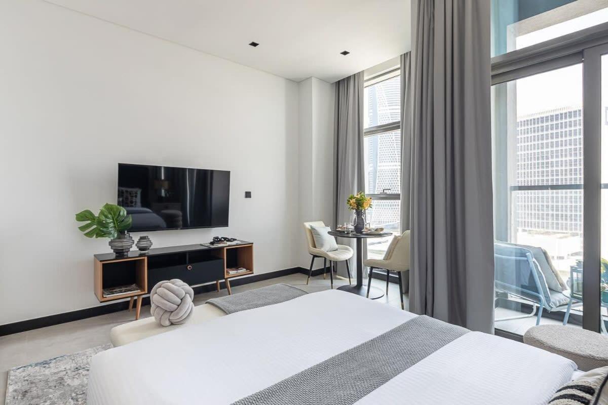 Frank Porter - 15 Northside Tower 1 - 4