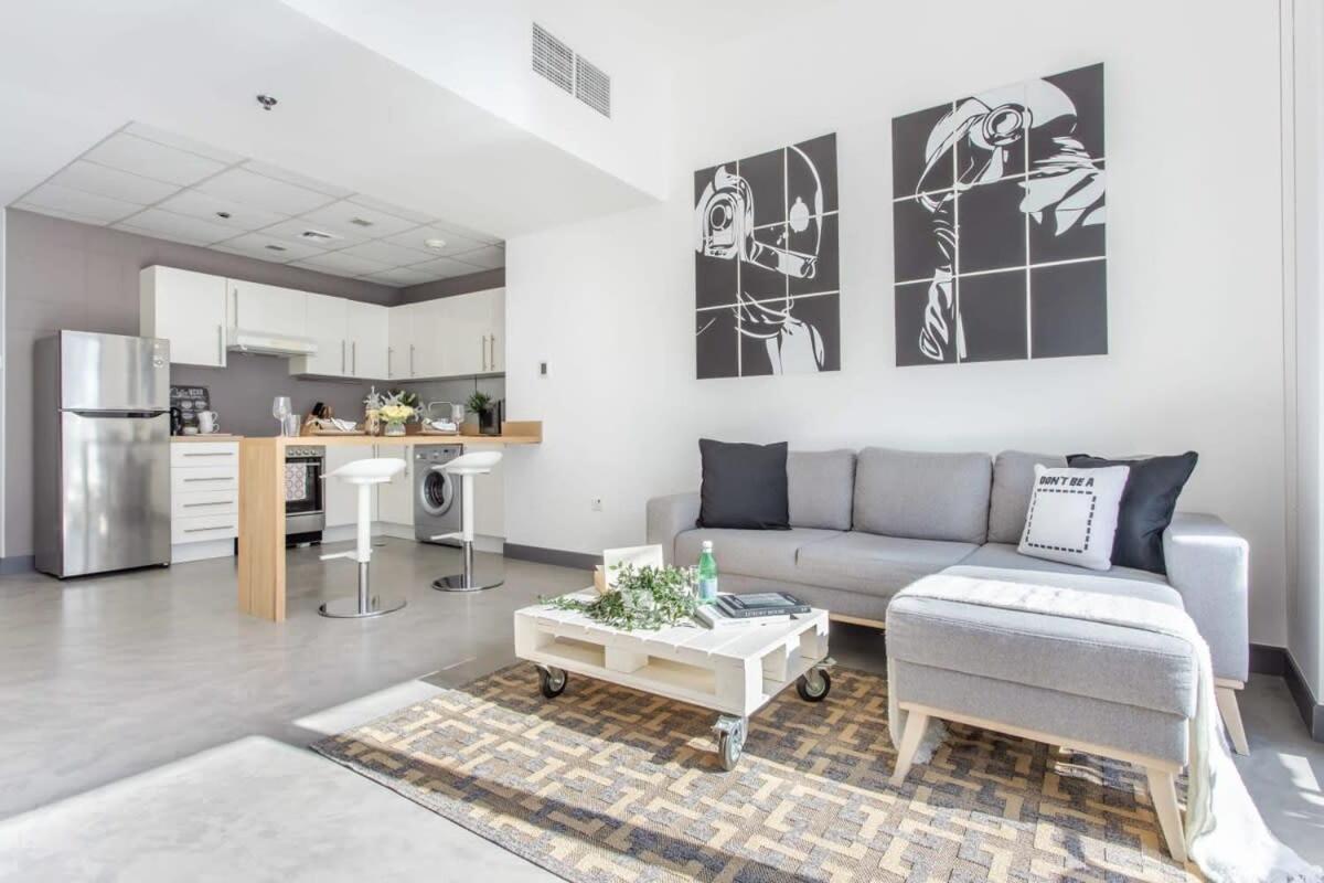 Frank Porter - Marina Views Tower B - 5