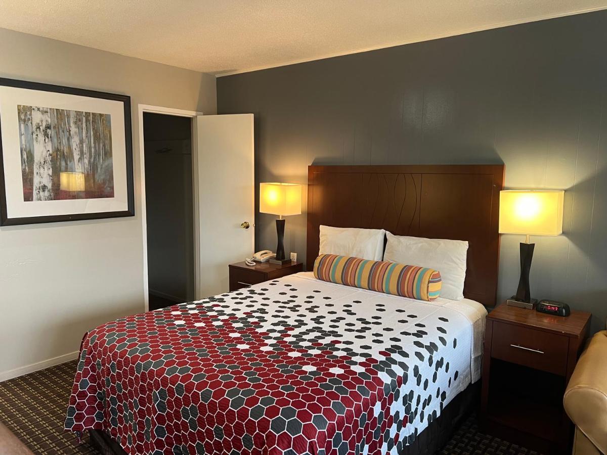 Travelers Inn Eugene University — photo 23