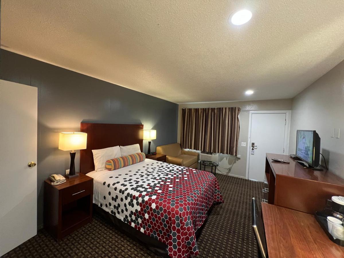 Travelers Inn Eugene University — photo 21