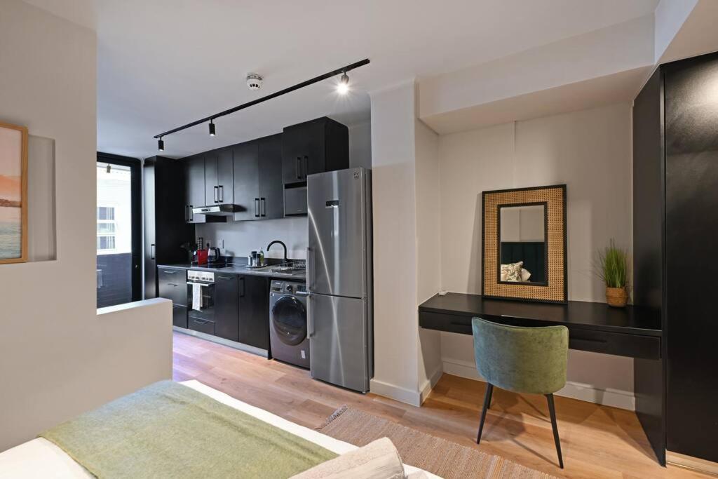 Hannah 209 - The Tokyo - 3