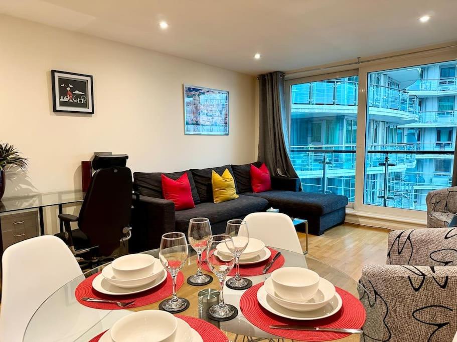 Stunning 2 Bed Thames River View - Central London - 3