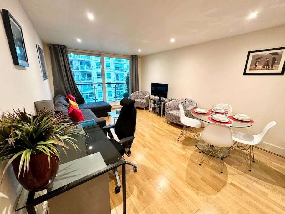 Stunning 2 Bed Thames River View - Central London - 4