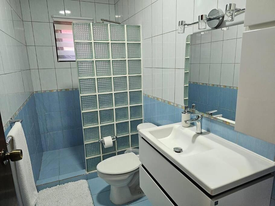 Yellow Cunucu-4 Bedrooms House - 4