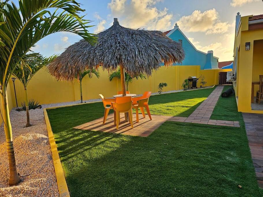 Yellow Cunucu-4 Bedrooms House - 5