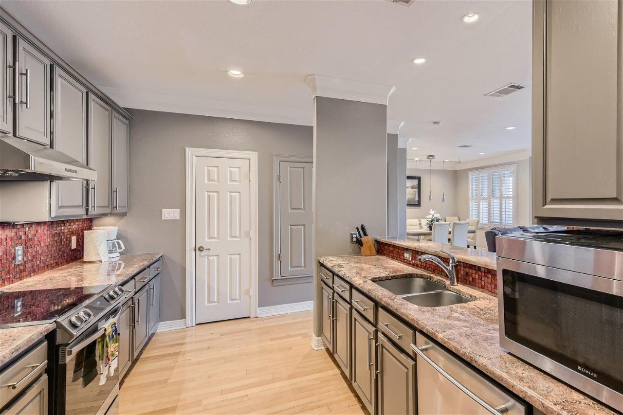 Experience Austin + 3 BR + 5 mins to Downtown! - 2