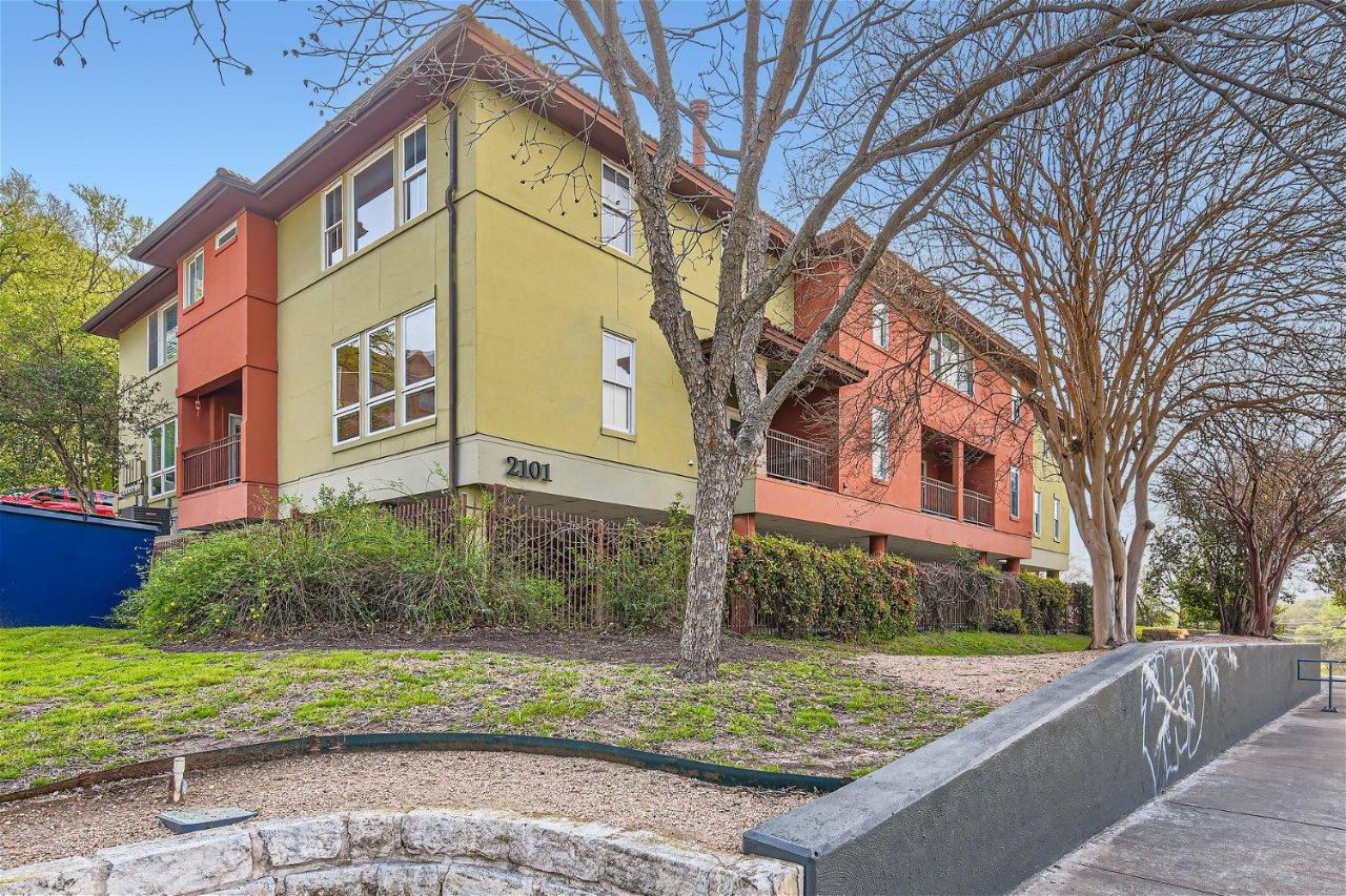 Experience Austin + 3 BR + 5 mins to Downtown! - 5