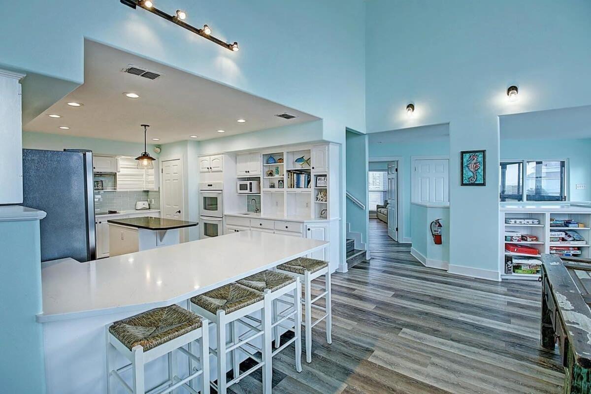 La Playa Paradise 4 Bedrooms 3 Bathrooms Home — photo 12