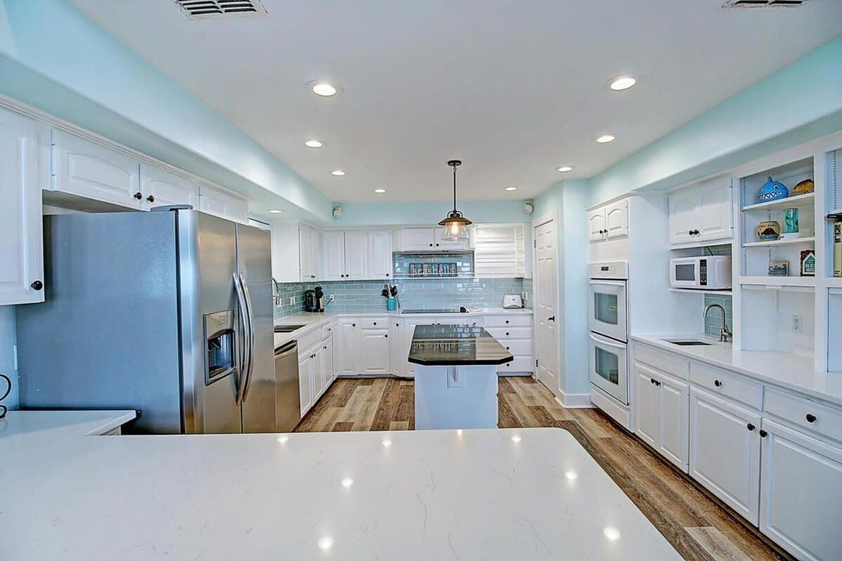 La Playa Paradise 4 Bedrooms 3 Bathrooms Home — photo 3