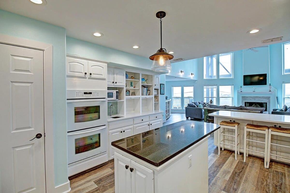 La Playa Paradise 4 Bedrooms 3 Bathrooms Home — photo 15